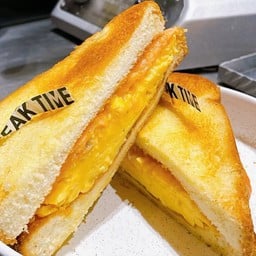 Scrmble Egg Smokesalmon sandwich