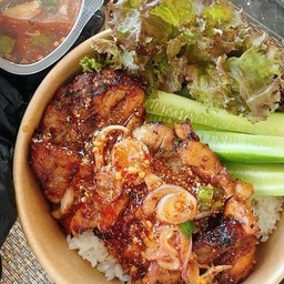 ข้าวไก่คลุกฝุ่น น้ำจิ้มแจ่ว