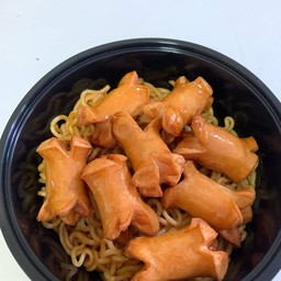 มาม่าเผ็ดเกาหลีไส้กรอกหนัง