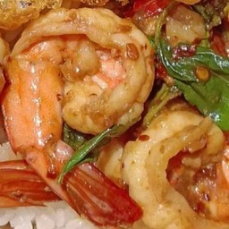 กะเพรากุ้งราดข้าว