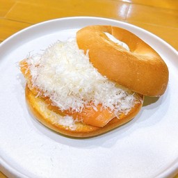 Smoke Salmon Cream cheese Bagel