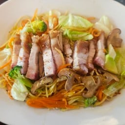 ผัดหมี่ซั่วหมูกรอบ