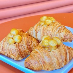 Macadamia Croissant...