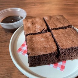 เค้กชิฟฟ่อน ซอสช็อกโกแลต