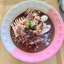 ก๋วยเตี๋ยวเรือเส้นมาม่า