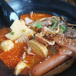 ชวง ชวง เว่ย ตลาดเฟิร์สวัน