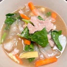 ราดหน้าเส้นใหญ่/หมู