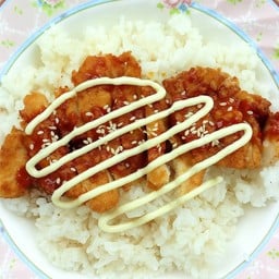ข้าวหน้าไก่ทอดซอสเกาหลี