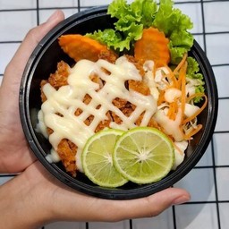 ข้าวไก่กรอบราดซอสครีมมะนาว