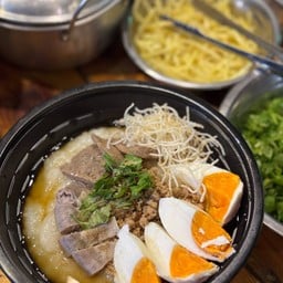 หมูกะโจ๊ก