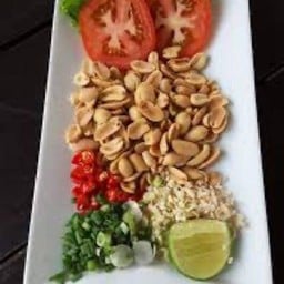 ยำถั่วทอด