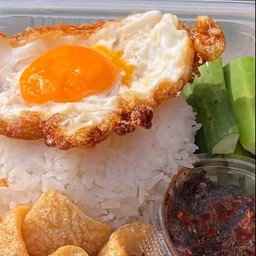 ข้าวน้ำพริกตาแดง  ไข่ดาว