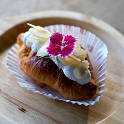 มินิครัวซองอัลม่อน