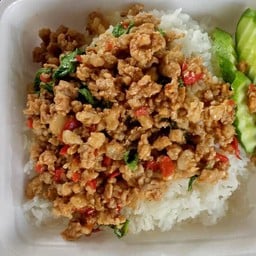 กระเพราหมูสับ