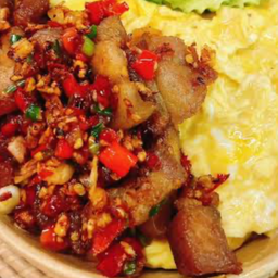 หมูสามชั้นคั่วพริกเกลือไข่ข้น