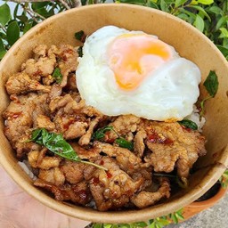 กะเพราหมูชิ้นพริกแห้ง