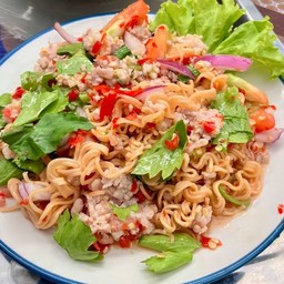 ยำมาม่าหมูสับ