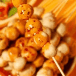 ลูกชิ้นหมูนายปิง (ปิ้ง) 1 ไม้ 19 บาท