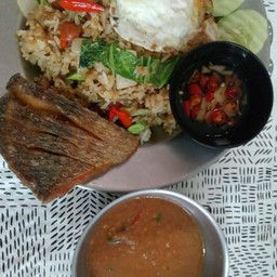 ข้าวผัดกุนเชียงปลาทอด+ไข่ดาวน้ำพริกกะปิ