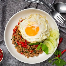 ข้าวกะเพรา ครัวพี่บาส - พหลโยธิน 52