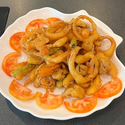 ผัดผักรวมมิตรชุบแป้งทอดเจ