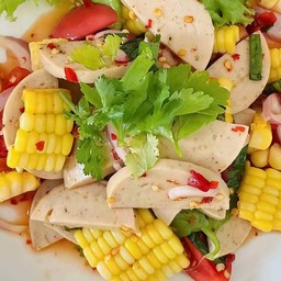 ยำข้าวโพดหมูยอ