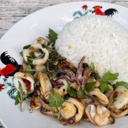 ข้าวผัดกะเพราหมึก Line Man