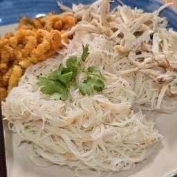 หมีแช่ม หมี่ไก่ฉีก และสารพัดอาหาร