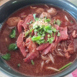 ก๋วยเตี๋ยวเรือเนื้อ + หนังปอง + โอเลี้ยง