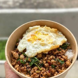 กะเพราหมูสับพริกแห้ง