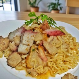 มาม่าหมูกรอบ