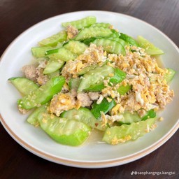 แตงกวาผัดไข่ใส่หมูสับ