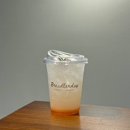 Lychee Soda (ลิ้นจี่โซดา)