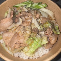 ข้าวผัดกะหล่ำปีหมูสามชั้น