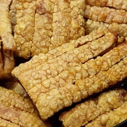 หมูกรอบ size M (150g.) + ซอสหรือน้ำจิ้ม