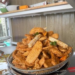 กล้วยทอดลอยตัว สาขาเยื้องหมอสืบพงษ์