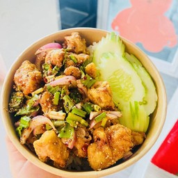 ข้าวยำไก่แซ่บ