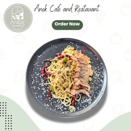 สปาเก็ตตี้ผัดพริกแห้งสเต็กเนื้อ