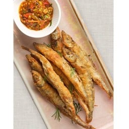 ปลาไข่ทอด แจ่วมะเขือเปรี้ยว