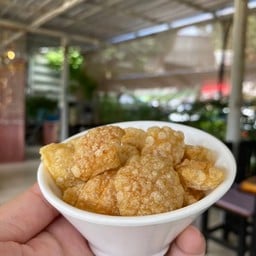 กากหมูกรอบๆ