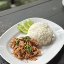 ข้าวหมูชิ้นทอดกระเทียม