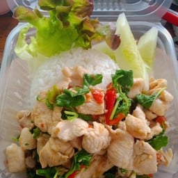 กระเพราไก่ชิ้น