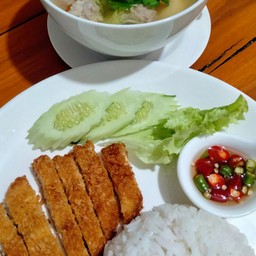 ชุดข้าวไก่ทอด+แกงจืดผักกาดขาวเต้าหู้หมูสับ