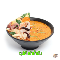 ซุปดูกหมูต้มยำ  (ในรูปเฉพาะน้ำซุป)