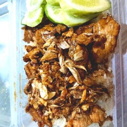 หมูกระเทียมราดข้าว