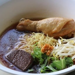 ตี๋น้อยข้าวมันไก่ตอน ก๋วยเตี๋ยวไก่ตุ๋นมะระ ศูนย์อาหาร ปตทแสงอารีย์สเตชั่นลำลูกกาคลอง7