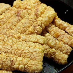 หมูกรอบ size L (300g.) + ซอสหรือน้ำจิ้ม