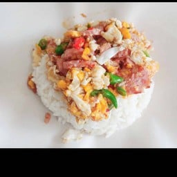 แหนมผัดไข่ราดข้าว