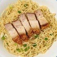 บะหมี่หมูกรอบ