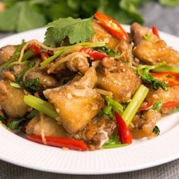 ปลากะพงผัดขึ้นช่าย (เป็นชิ้น)